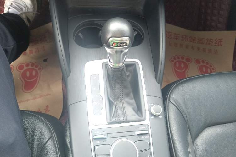 Used Audi A3 2016 Limousine 35 TFSI Style Edition Gear Lever