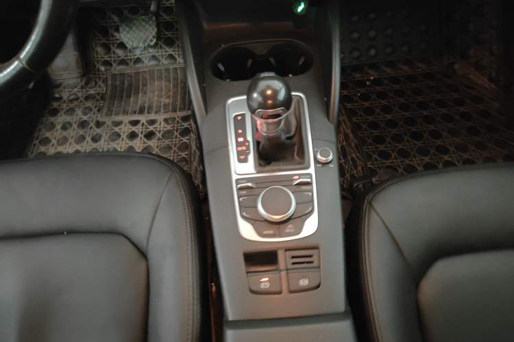 Used Audi A3 2016 Sportback 35 TFSI Ambition Edition Gear Lever