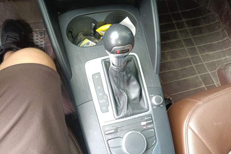 Used Audi A3 2016 Limousine 35 TFSI Prestige Edition Gear Lever