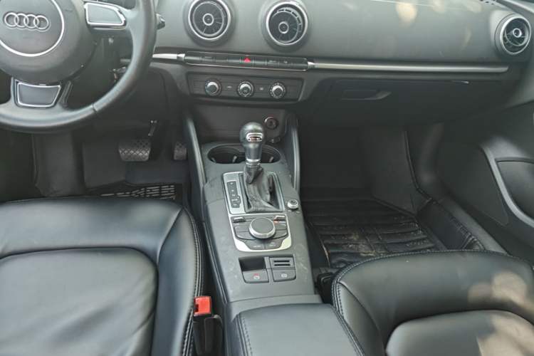 Used Audi A3 2016 Limousine 35 TFSI Ambition Edition Gear Lever