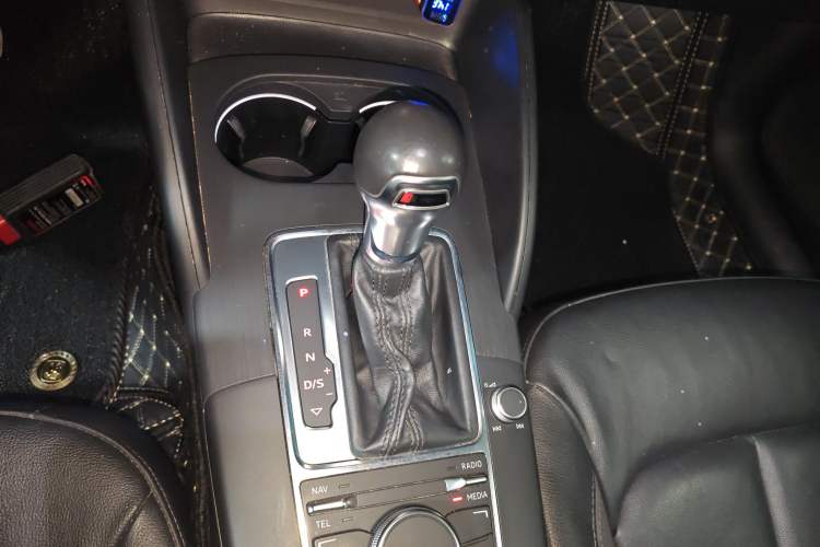 Used Audi A3 2016 Limousine 35 TFSI Style Edition Gear Lever