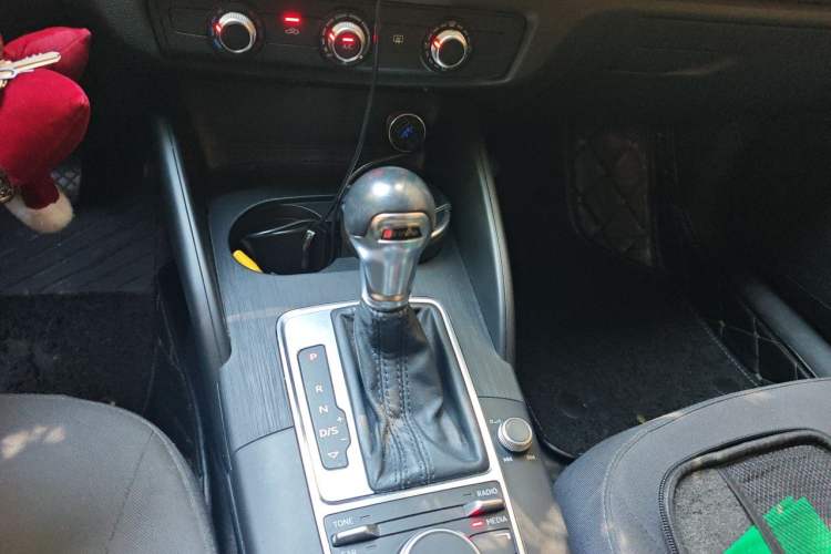 Used Audi A3 2016 Limousine 35 TFSI Ambition Edition Gear Lever