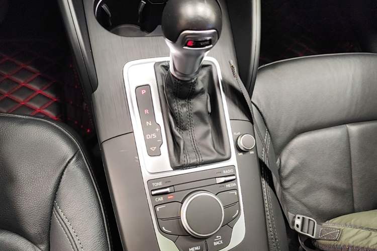 Used Audi A3 2016 Limousine 35 TFSI Style Edition Gear Lever