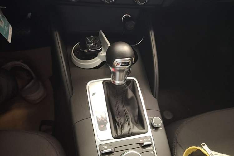 Used Audi A3 2016 Sportback 35 TFSI Ambition Edition Gear Lever