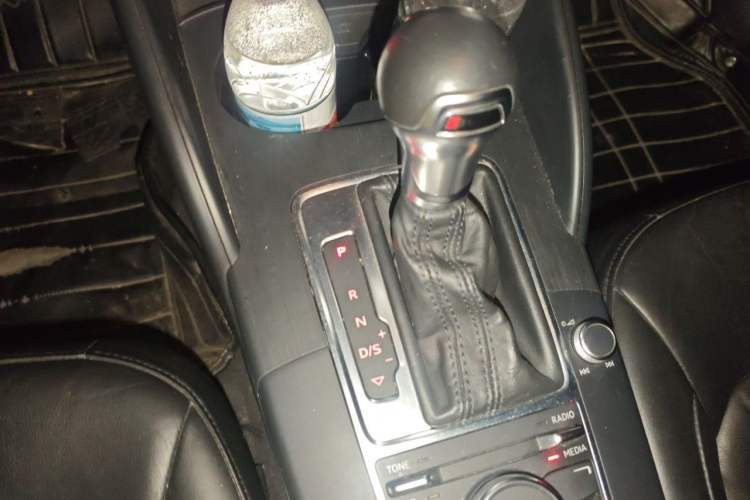 Used Audi A3 2016 Limousine 35 TFSI Prestige Edition Gear Lever