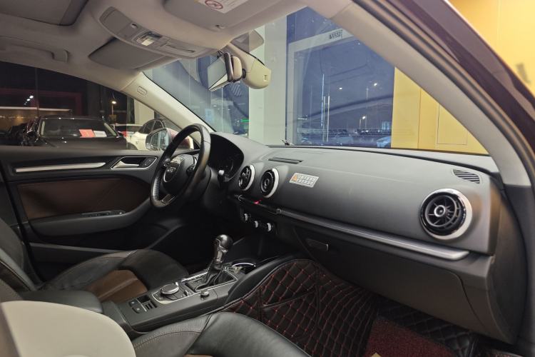 Used Audi A3 2016 Limousine 40 TFSI Style Edition Interior 2