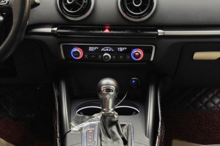 Used Audi A3 2016 Limousine 40 TFSI Style Edition Interior 5