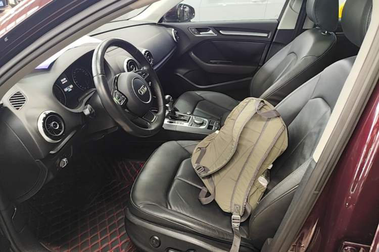 Used Audi A3 2016 Limousine 35 TFSI Style Edition Left Front Seat