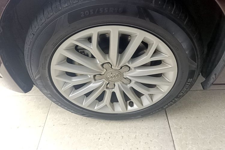 Used Audi A3 2016 Limousine 35 TFSI Ambition Edition Left Front Wheel Hub