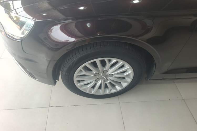 Used Audi A3 2016 Limousine 35 TFSI Ambition Edition Left Front Wheel Hub