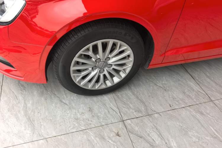 Used Audi A3 2016 Limousine 35 TFSI Prestige Edition Left Front Wheel Hub