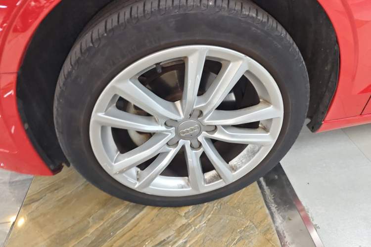 Used Audi A3 2016 Limousine 35 TFSI Style Edition Left Front Wheel Hub