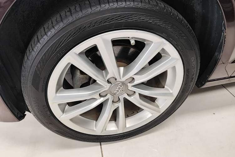 Used Audi A3 2016 Limousine 35 TFSI Style Edition Left Front Wheel Hub