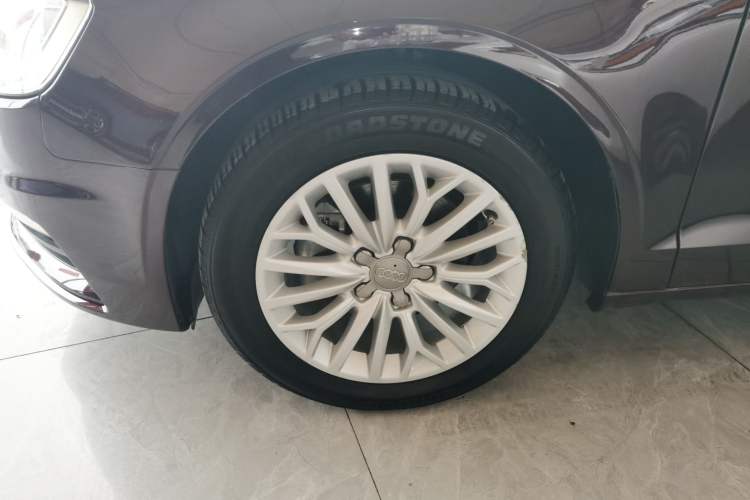 Used Audi A3 2016 Limousine 35 TFSI Prestige Edition Left Front Wheel Hub