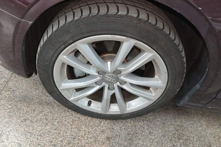 Used Audi A3 2016 Limousine 40 TFSI Style Edition Left Front Wheel Hub