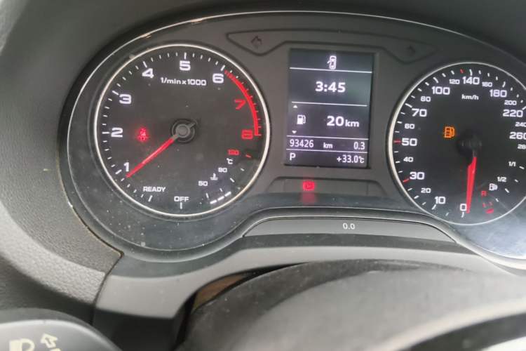 Used Audi A3 2016 Limousine 35 TFSI Style Edition Odometer Close Up
