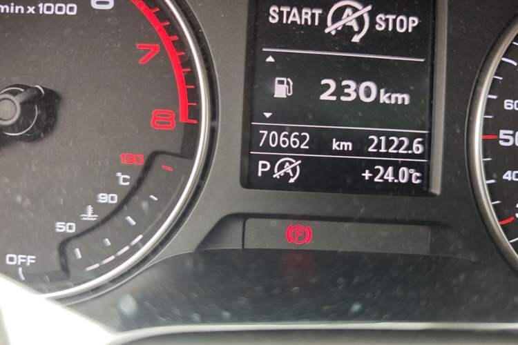 Used Audi A3 2016 Limousine 35 TFSI Style Edition Odometer Close Up