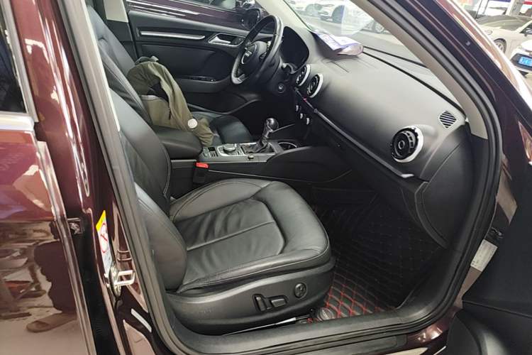 Used Audi A3 2016 Limousine 35 TFSI Style Edition Right Front Seat