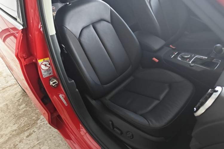 Used Audi A3 2016 Limousine 35 TFSI Style Edition Right Front Seat