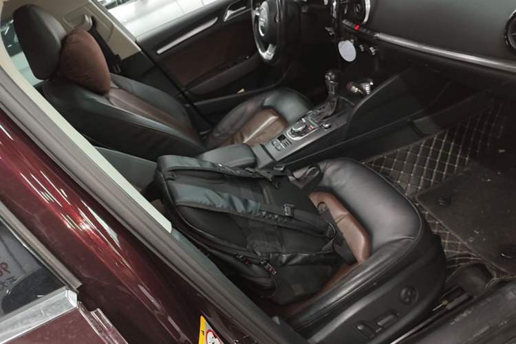 Used Audi A3 2016 Limousine 40 TFSI Style Edition Right Front Seat