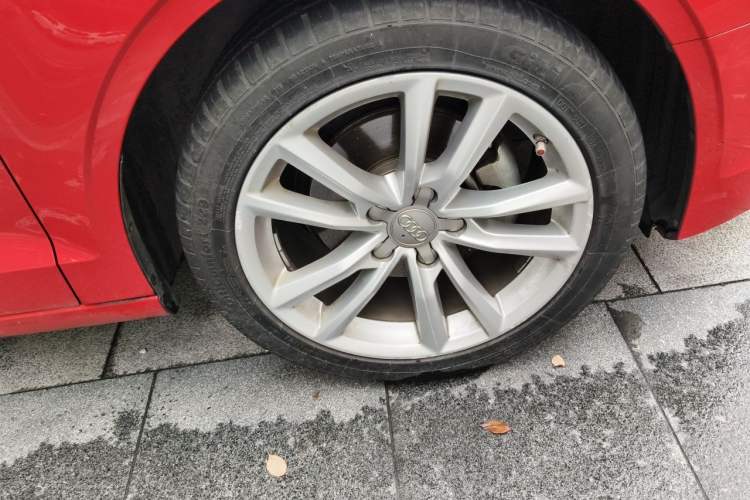 Used Audi A3 2016 Limousine 35 TFSI Style Edition Right Front Wheel Hub