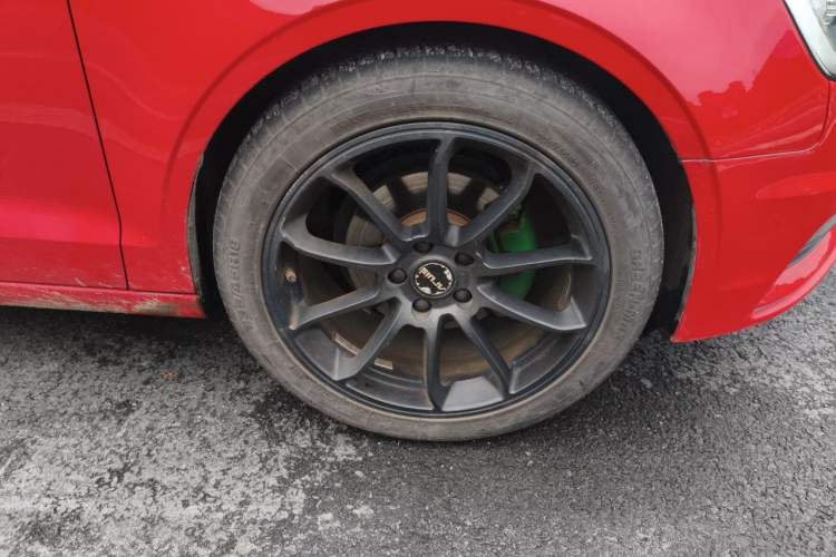 Used Audi A3 2016 Limousine 35 TFSI Style Edition Right Front Wheel Hub