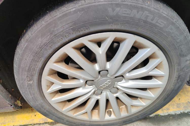 Used Audi A3 2016 Limousine 35 TFSI Prestige Edition Right Front Wheel Hub