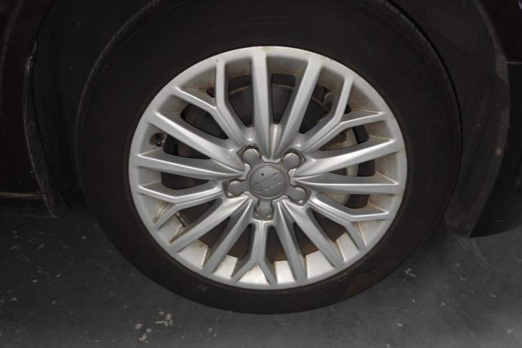Used Audi A3 2016 Limousine 35 TFSI Ambition Edition Right Front Wheel Hub