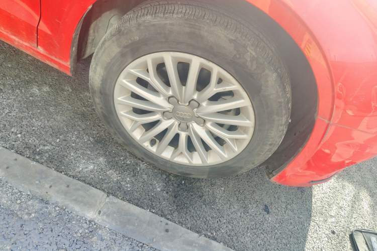 Used Audi A3 2016 Limousine 35 TFSI Ambition Edition Right Front Wheel Hub