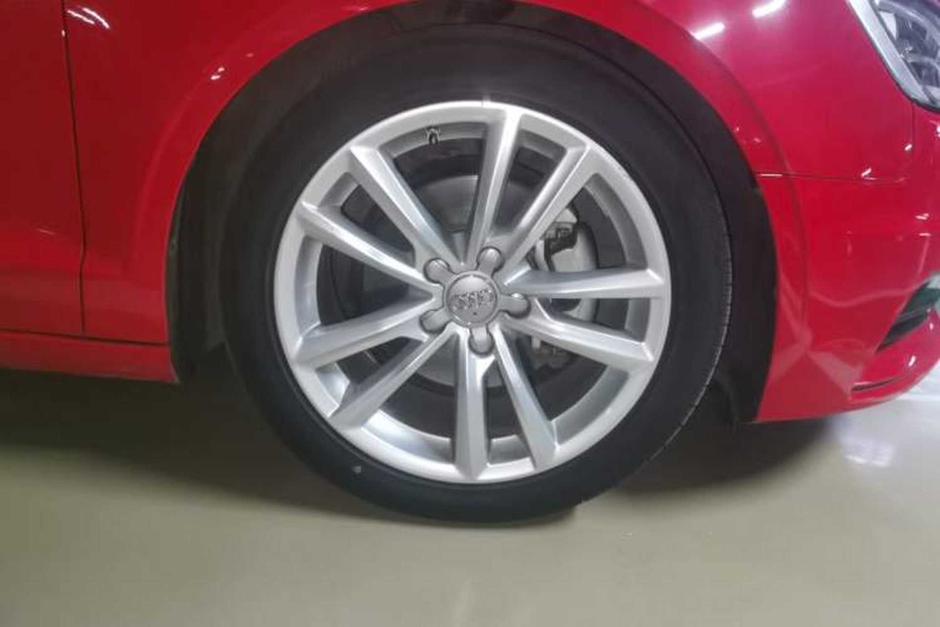 Used Audi A3 2016 Limousine 35 TFSI Style Edition Right Front Wheel Hub