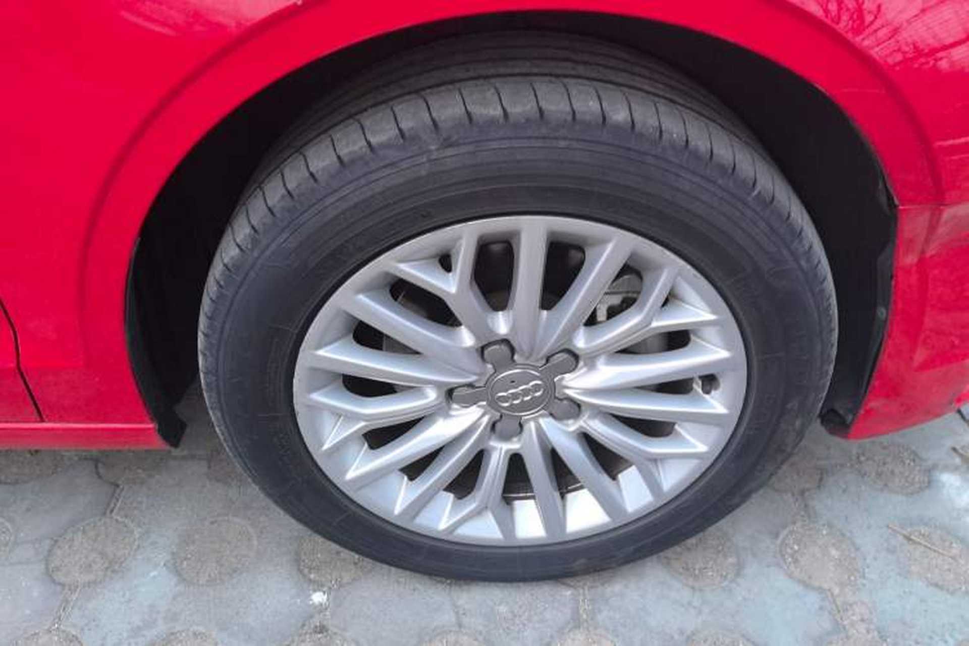 Used Audi A3 2016 Limousine 35 TFSI Prestige Edition Right Front Wheel Hub