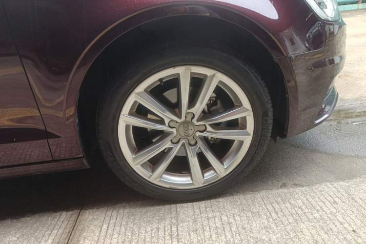 Used Audi A3 2016 Limousine 35 TFSI Style Edition Right Front Wheel Hub