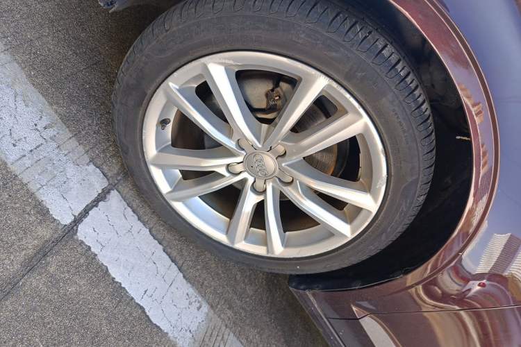 Used Audi A3 2016 Limousine 35 TFSI Style Edition Right Front Wheel Hub