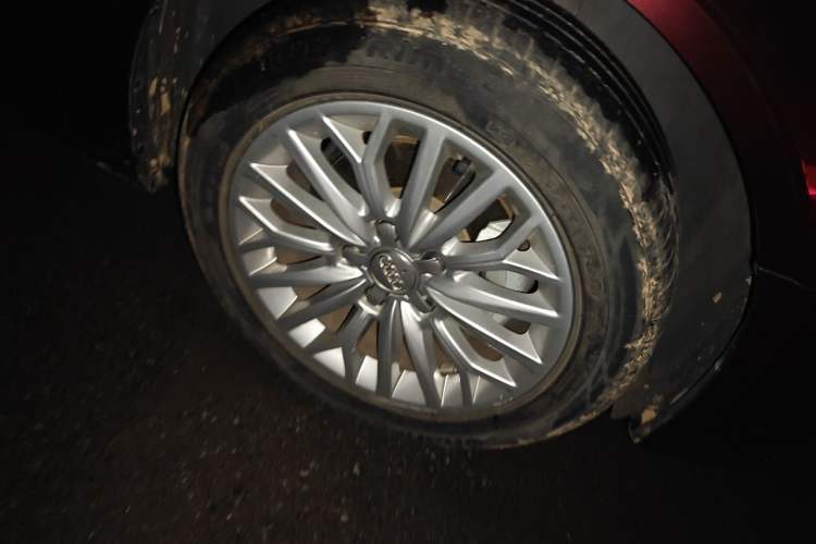 Used Audi A3 2016 Limousine 35 TFSI Ambition Edition Right Front Wheel Hub