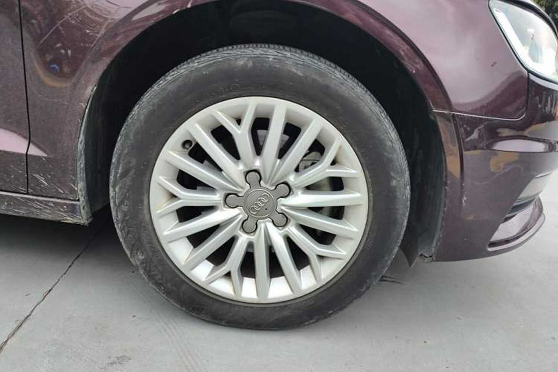 Used Audi A3 2016 Limousine 35 TFSI Ambition Edition Right Front Wheel Hub