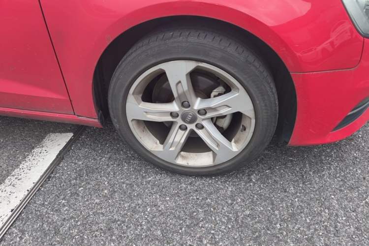 Used Audi A3 2016 Sportback 35 TFSI Ambition Right Front Wheel Hub