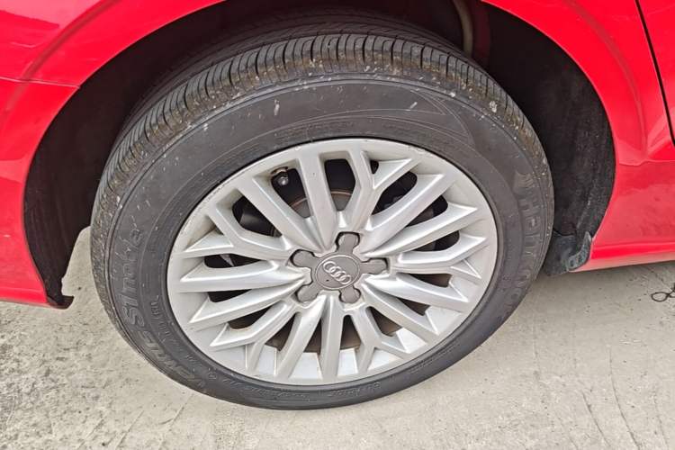 Used Audi A3 2016 Limousine 35 TFSI Prestige Edition Right Rear Wheel Hub