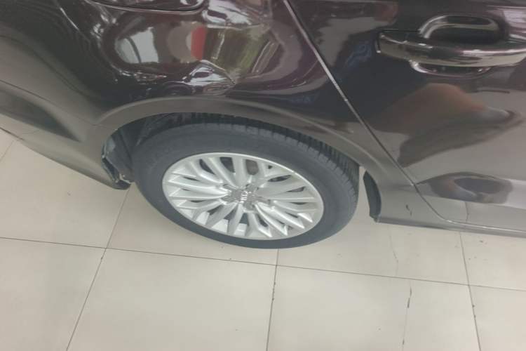 Used Audi A3 2016 Limousine 35 TFSI Ambition Edition Right Rear Wheel Hub