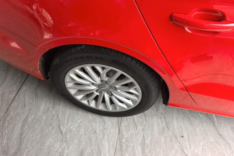 Used Audi A3 2016 Limousine 35 TFSI Prestige Edition Right Rear Wheel Hub