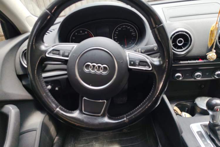 Used Audi A3 2016 Limousine 35 TFSI Prestige Edition Steering Wheel