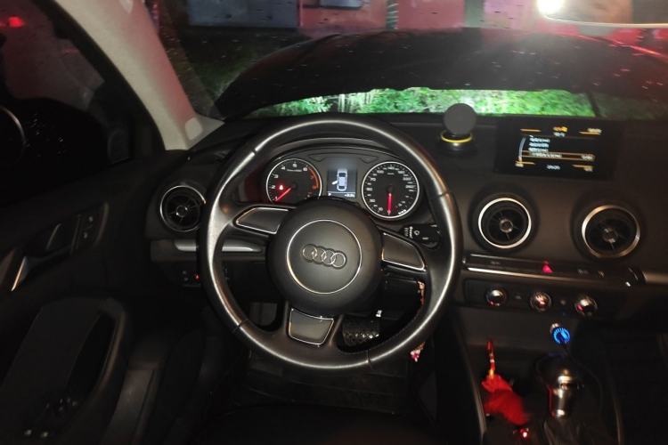 Used Audi A3 2016 Limousine 35 TFSI Ambition Edition Steering Wheel