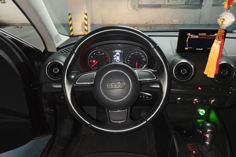Used Audi A3 2016 Limousine 35 TFSI Ambition Edition Steering Wheel
