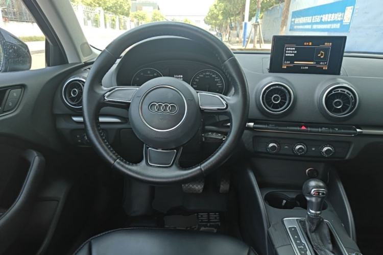 Used Audi A3 2016 Limousine 35 TFSI Ambition Edition Steering Wheel