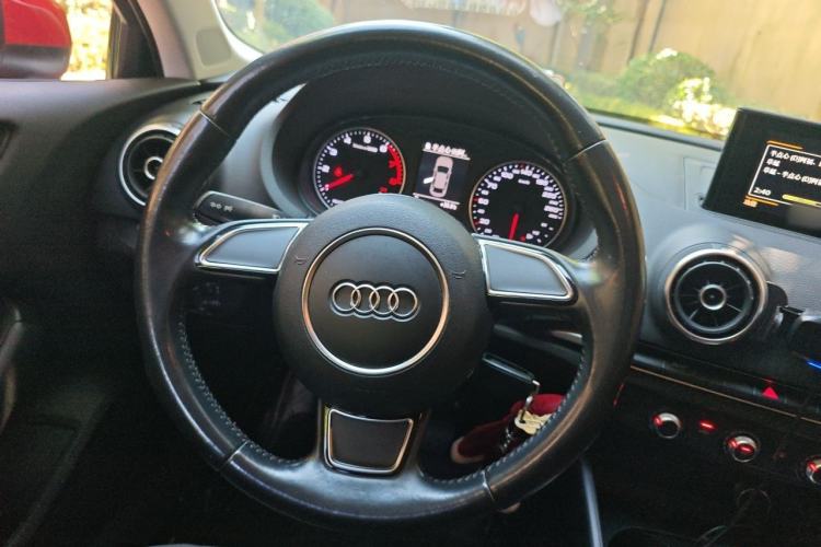 Used Audi A3 2016 Limousine 35 TFSI Ambition Edition Steering Wheel