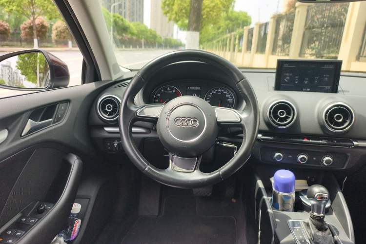 Used Audi A3 2016 Limousine 35 TFSI Ambition Edition Steering Wheel