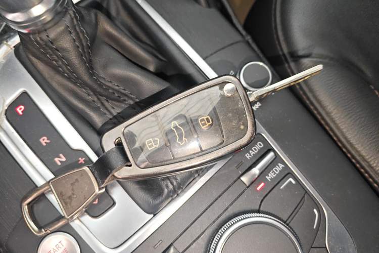 Used Audi A3 2016 Limousine 40 TFSI Style Edition Vehicle Key