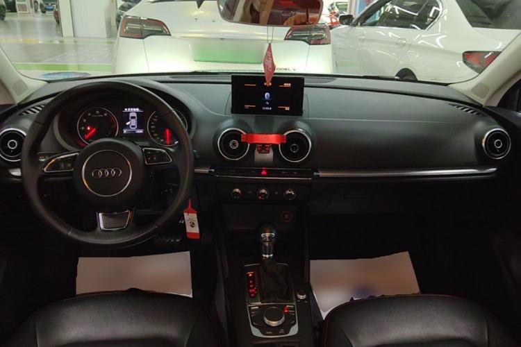 Used Audi A3 2016 Limousine 35 TFSI Prestige Edition Center Console