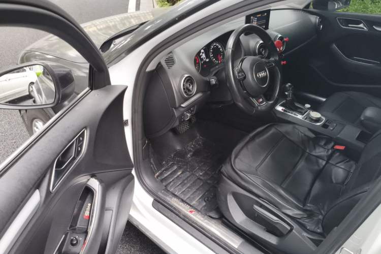 Used Audi A3 2016 Limousine 35 TFSI Ambition Edition Driver Seat