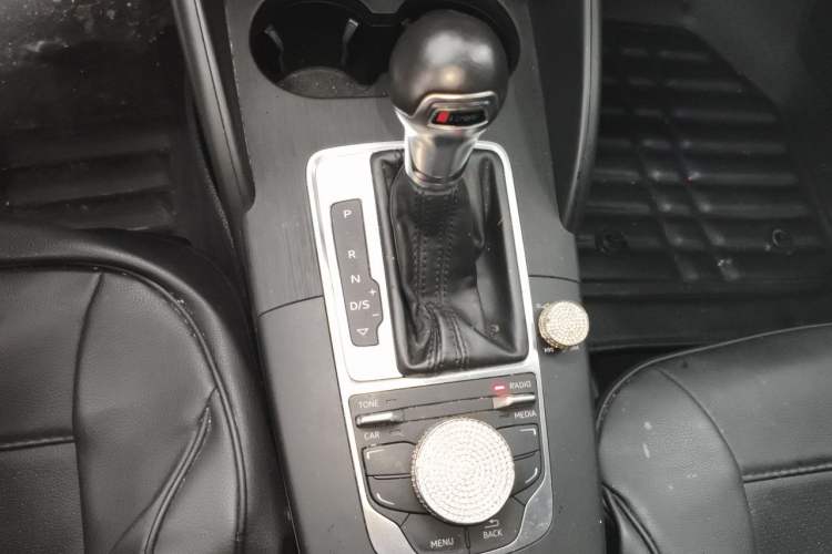 Used Audi A3 2016 Limousine 35 TFSI Ambition Edition Gear Lever