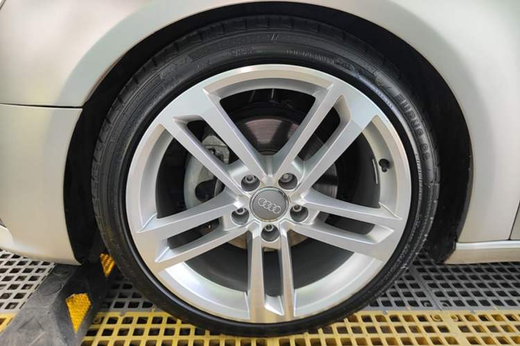 Used Audi A3 2016 Sportback 35 TFSI Ambition Left Front Wheel Hub